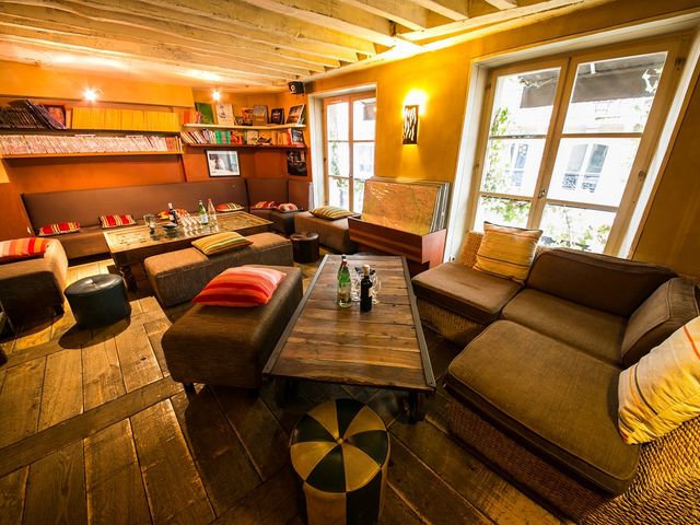 Zango Paris 1er Zango salon bibliotheque.jpg